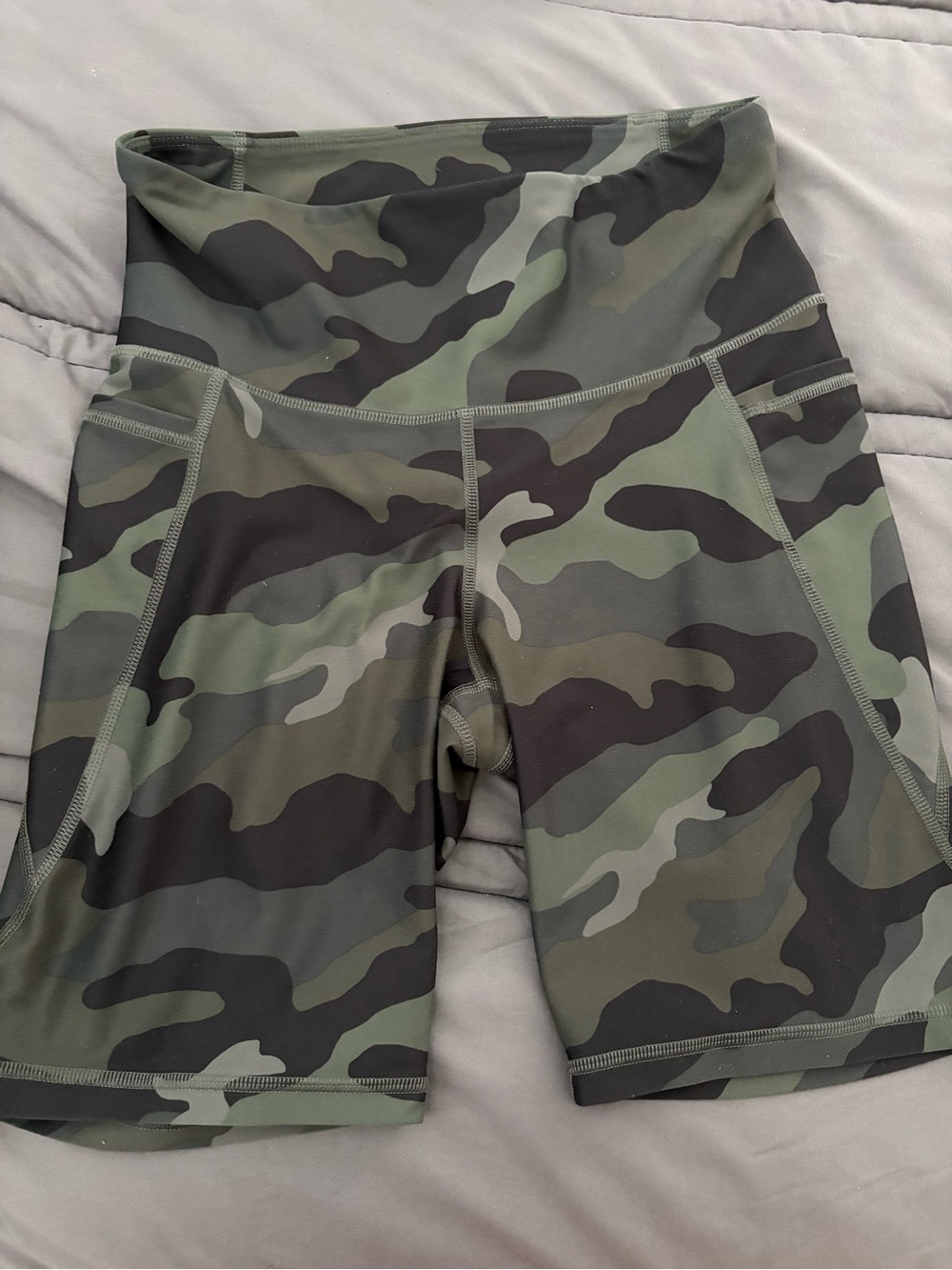 Old navy High-Waist Camo Women’s Bike Shorts size medium